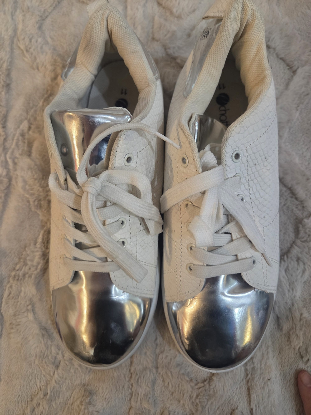 chatties White & Silver Lace-Up Sneakers with Silver Metallic Toe Woman Size 11 - Picture 9 of 10